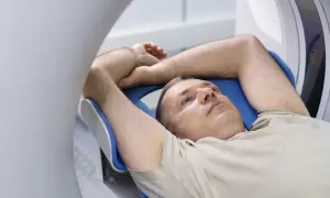 Czy lekarz rehabilitacji może wystawić skierowanie na rezonans? Sprawdź!