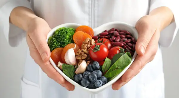 Dieta na cholesterol i trójglicerydy: Smaczne przepisy dla serca