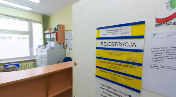 Poradnia reumatologiczna NFZ: Skierowanie, kolejki, wizyta. Jak to zrobić?