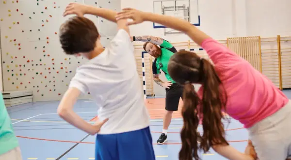 Czy fizjoterapeuta może wystawić zwolnienie z wf? Prawda i mity