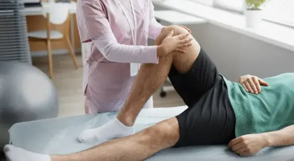 Czy fizjoterapeuta może wystawić skierowanie na badania? Oto prawda