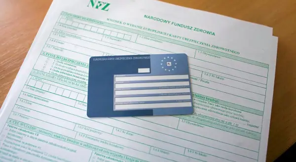 EKUZ: Jak złożyć wniosek i dostać kartę od ręki? Poradnik