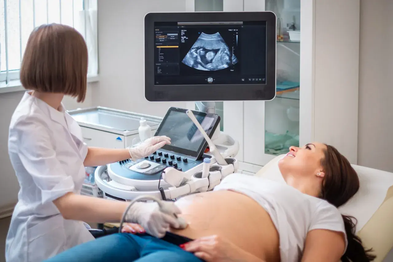 Pierwsze badania prenatalne: Zrozum wyniki, zyskaj spokój.