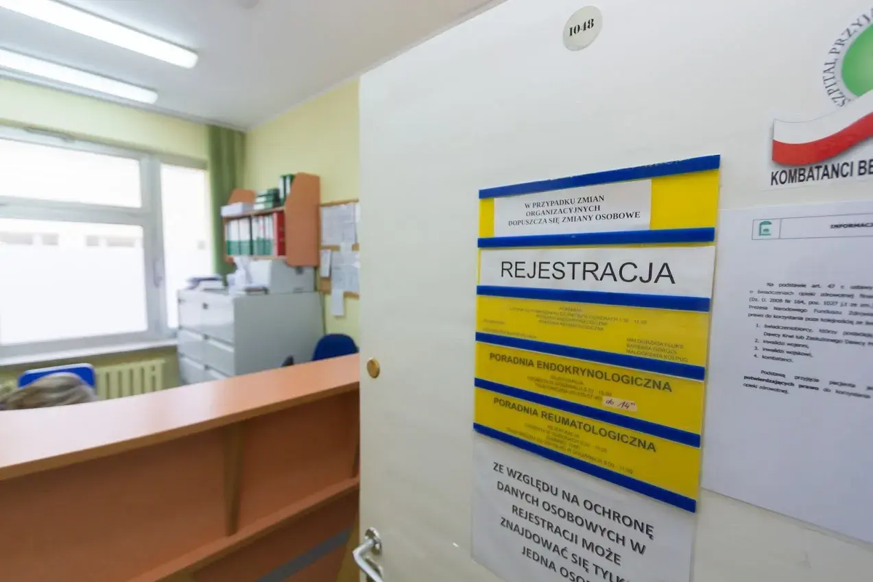 Poradnia reumatologiczna NFZ: Skierowanie, kolejki, wizyta. Jak to zrobić?