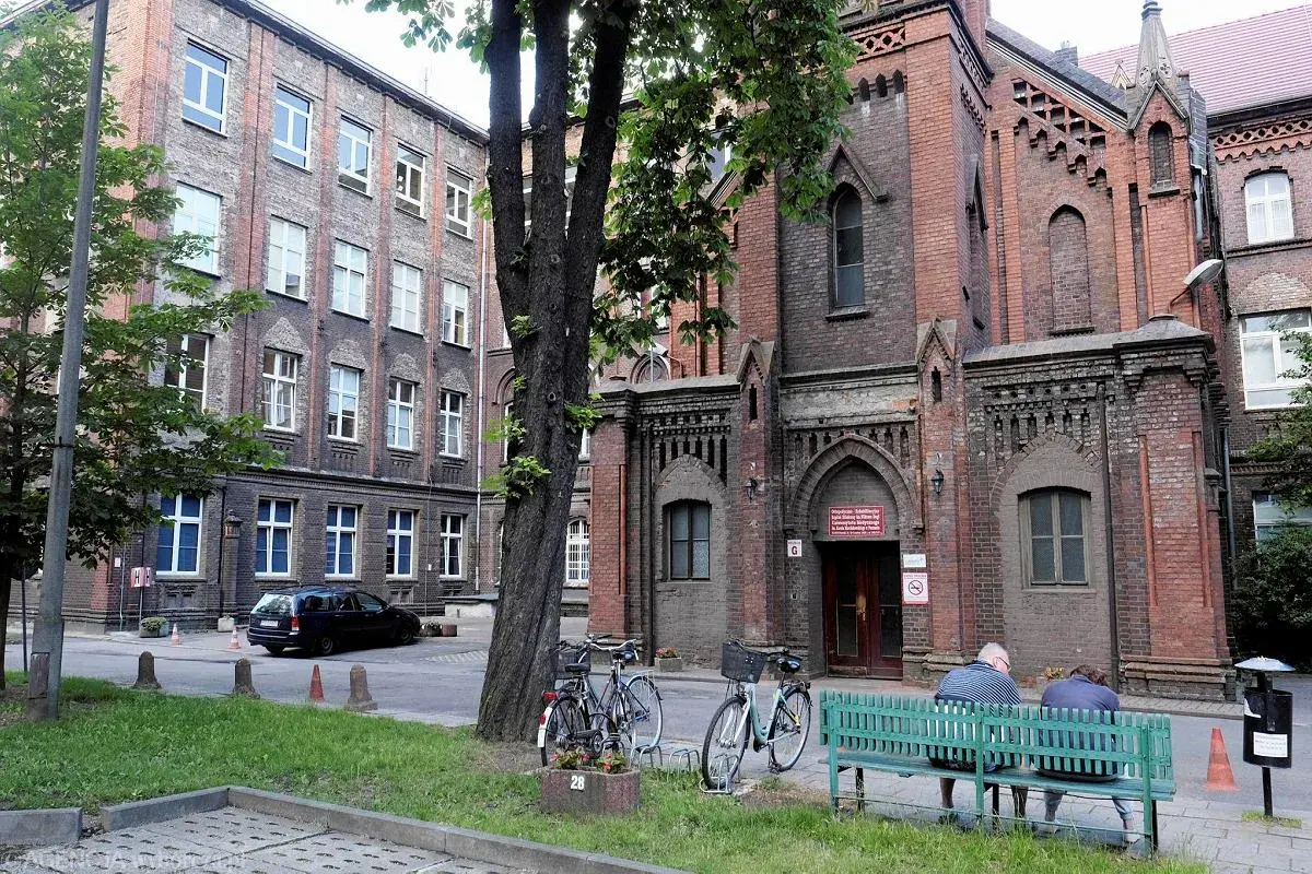 Szpital Degi Poznań: Jak znaleźć pomoc w ortopedii i rehabilitacji?