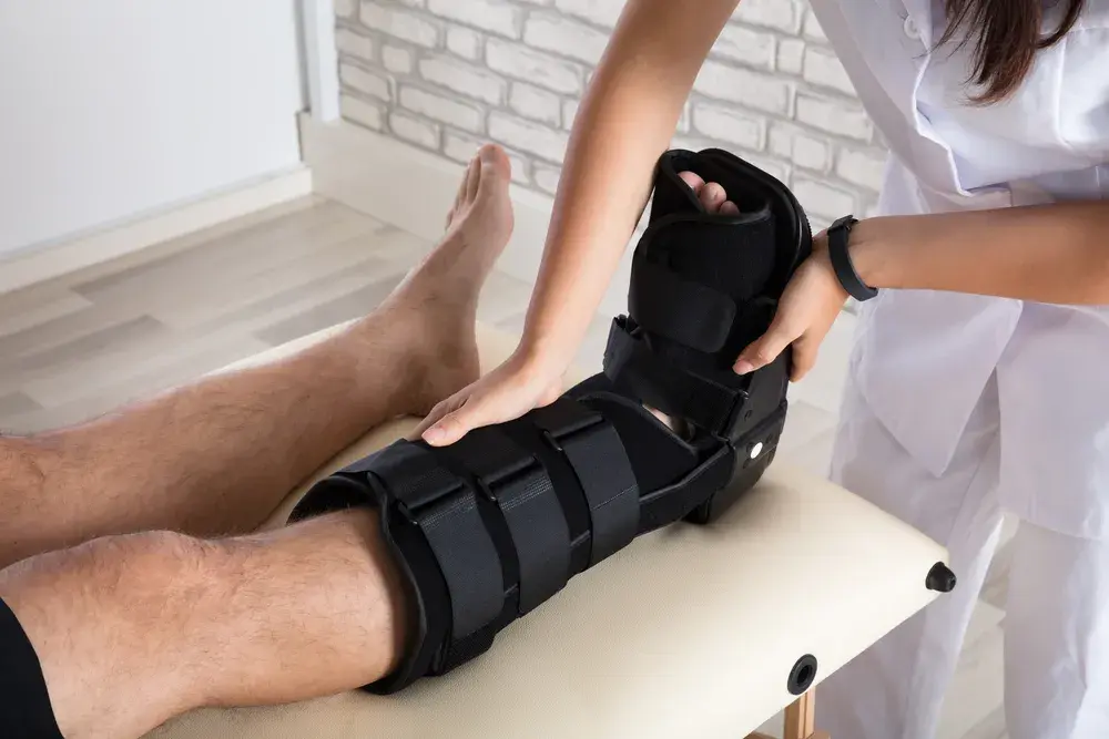 Jak długo trwa rehabilitacja stawu skokowego po urazie? Sprawdź!