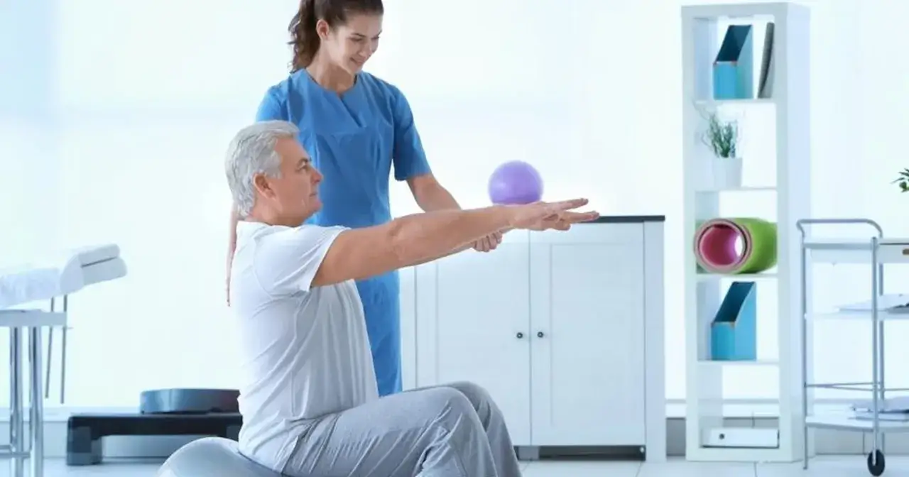 Pacjent na rehabilitacji ogólnoustrojowej w ośrodku NFZ