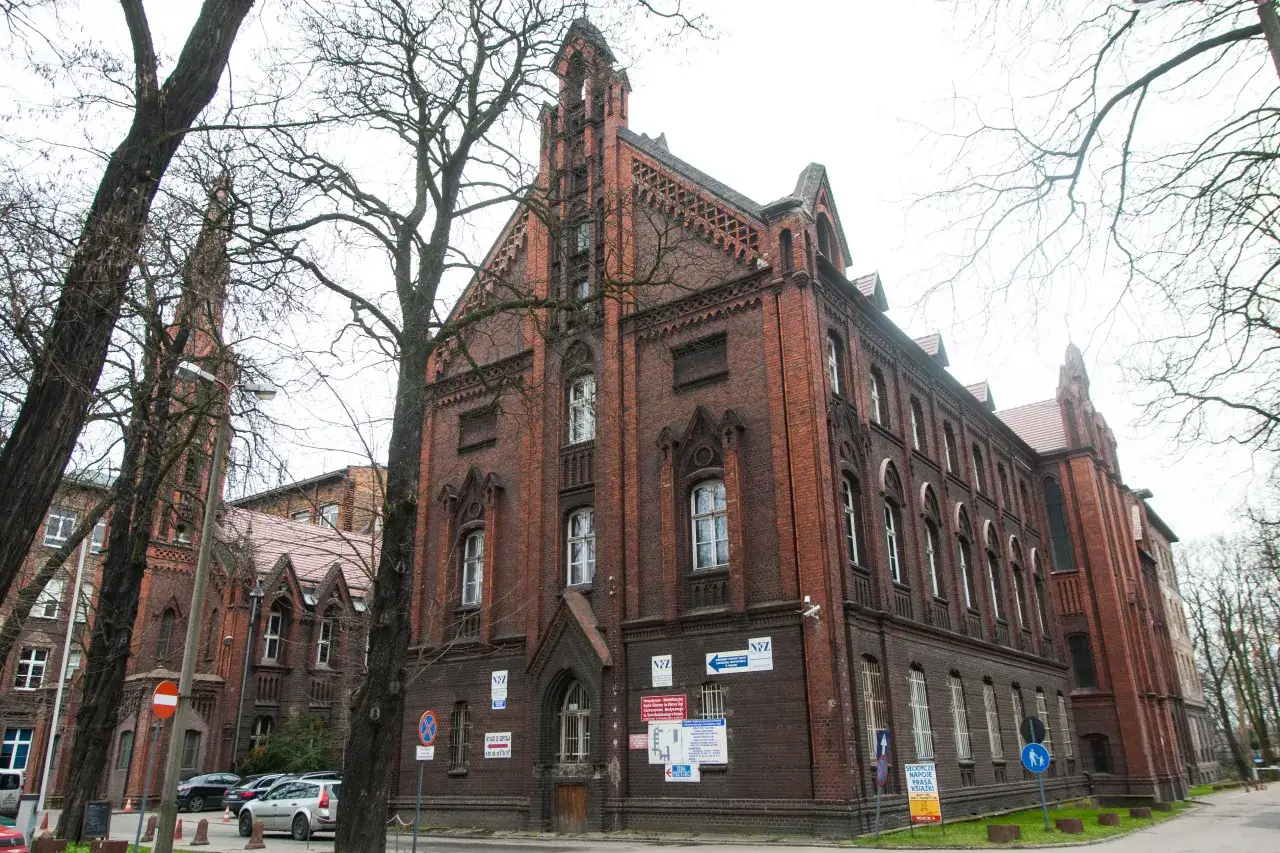 Szpital Degi Poznań widok z zewnątrz