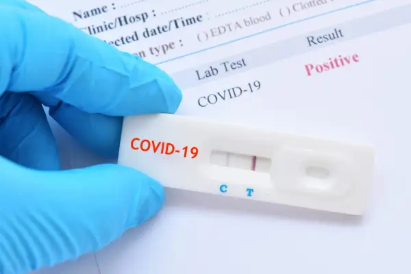 Jak zapisać się na test COVID? NFZ i prywatnie krok po kroku