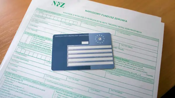EKUZ: Jak złożyć wniosek i dostać kartę od ręki? Poradnik